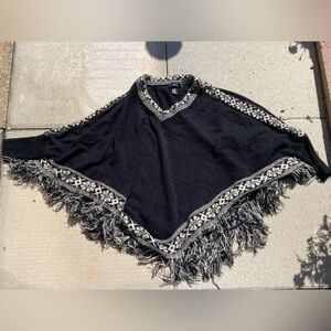 Forever 21 Black and Cream Knit Poncho